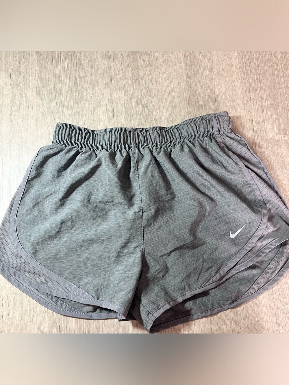 Nike‎ Tempo Dri-Fit mid rise 3" shorts size Small gray heathered